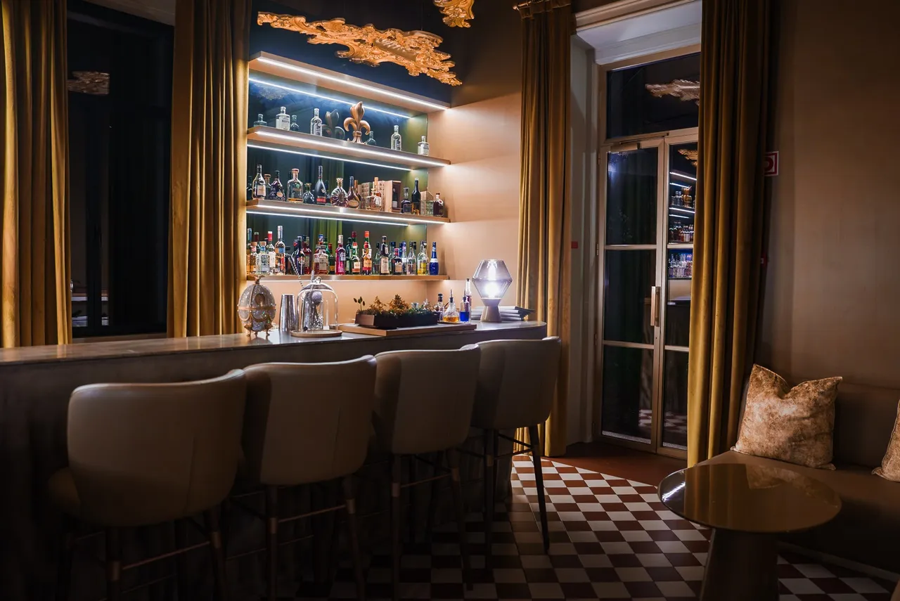 台南酒吧住宿推薦：結合酒吧和民宿的旅館，喝酒完直接休息！