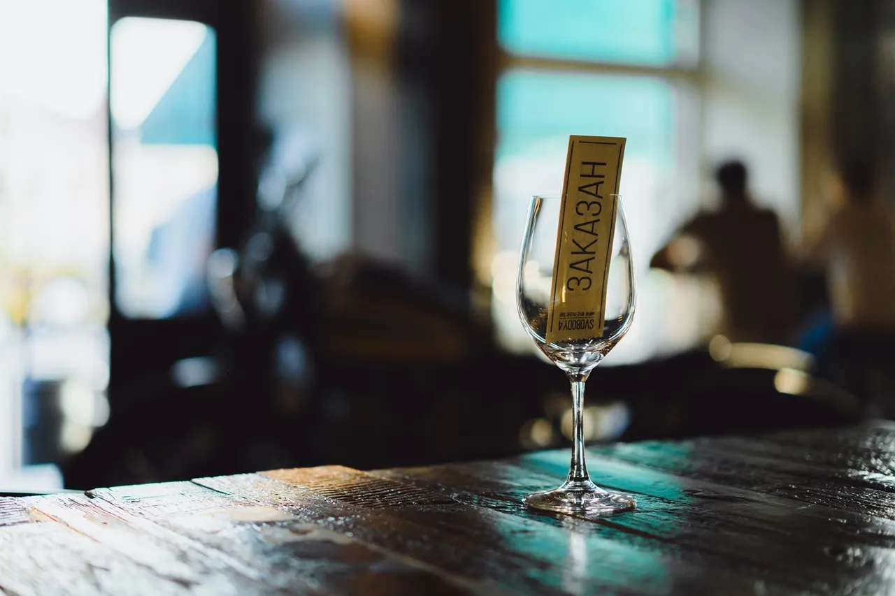 台南酒吧民宿推薦，安平區、中西區旅館評價分享，喝酒交友活動