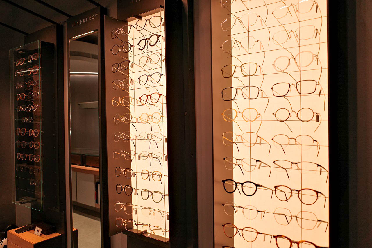 台南眼鏡行推薦：東區配眼鏡，精品款式現貨齊全，網路高評價
